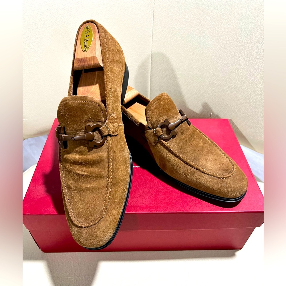 🔴 EUC Salvatore Ferragamo suede loafers